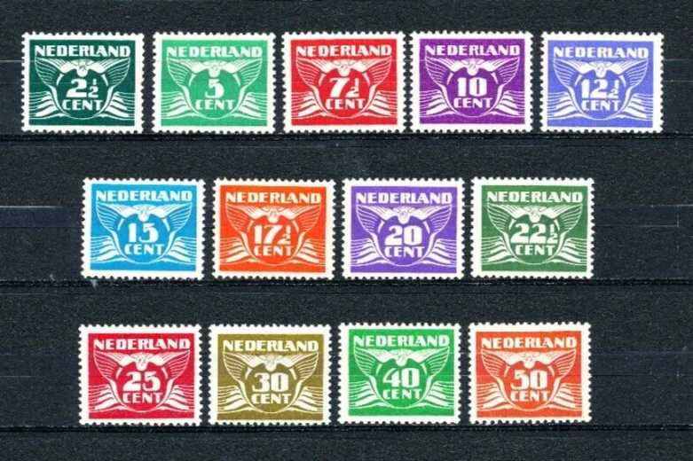 P04 Netherlands complete set FLYING PIGEON 1941 Very Fine  MNH - Image 1 of 1
