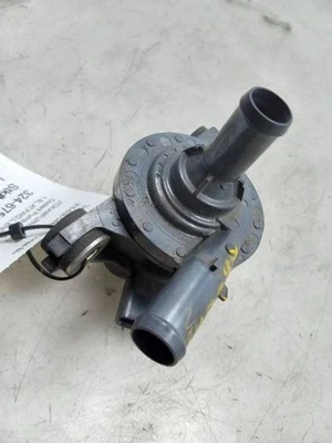 20-22 TOYOTA PRIUS 1.8L FWD AT ENGINE COOLANT PUMP  - Image 1 of 4