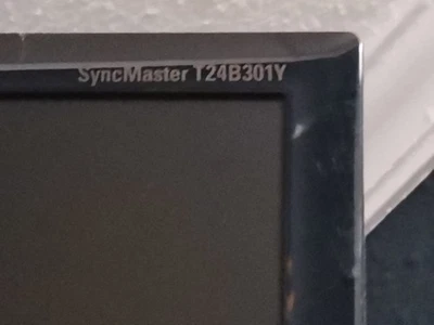 Samsung SyncMaster T24B301Y 24 Zoll HD LED Monitor - Schwarz - Bild 1 von 2