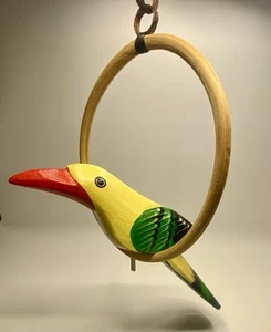 VTG Latin American Hand-carved Hand-painted Wood Toucan Bird On Ring Hoop - Picture 1 of 21