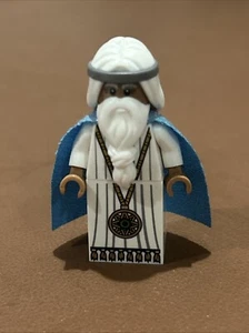 THE LEGO MOVIE Wizard VITRUVIUS Figure Minifigure with Medallion - Picture 1 of 2