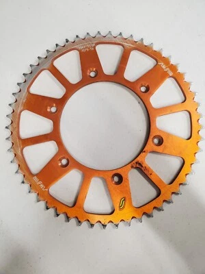 Piñón trasero de aluminio Sunstar - 5-354753OR - Works Triplestar, 53T - naranja KTM Foto 1 de 4