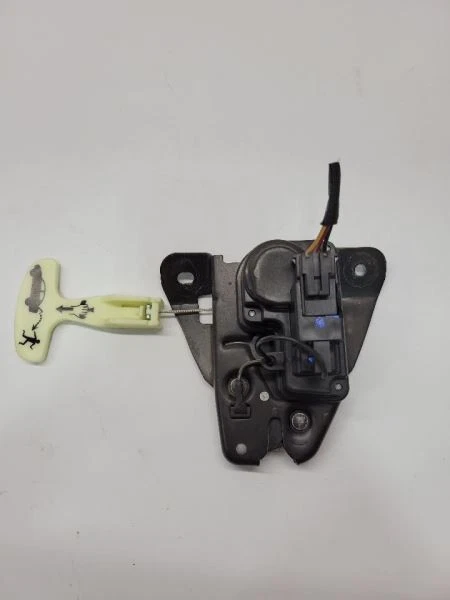 2013 13 Chrysler 200 TRUNK LATCH ACTUATOR - Image 1 of 4