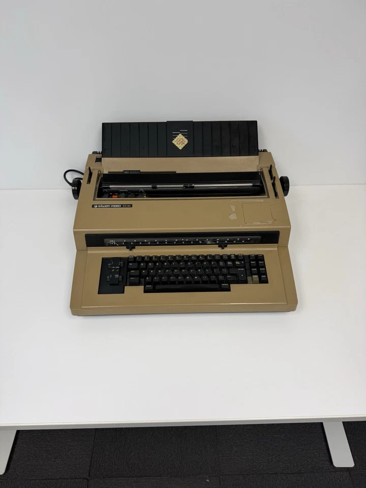 Редкая винтажная электронная пишущая машинка Silver Reed EX50 - Изображение 1 из 4