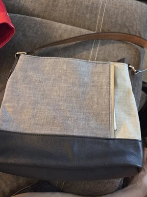 Cartera rectangular Clark's de lona e imitación de cuero con asa de cuero marrón Foto 1 de 4