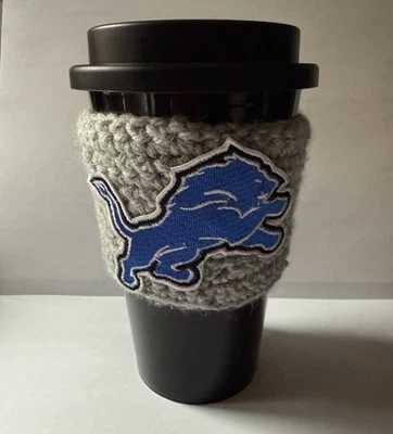 Taza de café hecha a mano de ganchillo bebida acogedora manga taza de leones incluida Foto 1 de 4