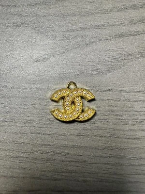 chanel vintage button gold and pearl charm - Image 1 of 4