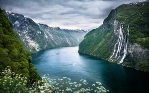 FOTO DE PÓSTER BRILLANTE DE LOS FIORDOS DE NORUEGA Montaña del cañón noruego 2185 - Imagen 1 de 1
