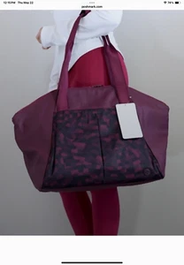 lululemon Free to Be Bag in Capoeira Red Grape Black Combo NWT - Picture 1 of 10