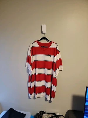 Camisa Rocawear 6XB Rayas Manga Corta Cuello en V Rojo Blanco Azul Foto 1 de 4