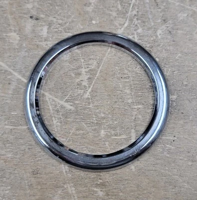 Escudo de tampa de combustível Triumph TR2, TR3 e Early TR3A, 834-900 - Imagem 1 de 2