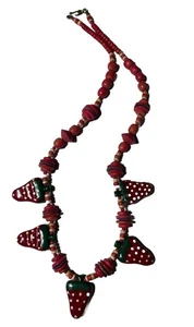 Vintage Holz handbemalt Erdbeere Perlen Latz Halskette Schmuck rot süß - Bild 1 von 9