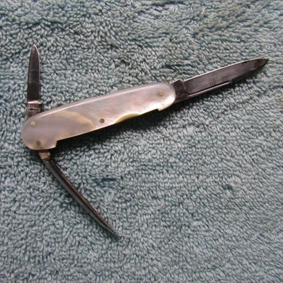 Cuchillo de caballero R. Klaas / Kissing Crane Alemania / Manijas de perlas Foto 1 de 4