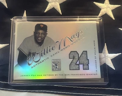 2001 Topps Tribute Retired Jersey Willie Mays Giants HOF Game-Used Uniform Patch - Image 1 of 2