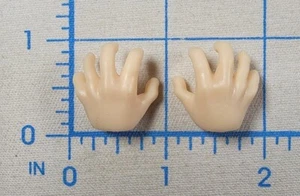 Piezas de forraje Bandai Male Reach Hands escala 6" 1/12 Super Saiyan Broly 2PK - Imagen 1 de 6