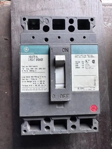 TED134015 - General Electric Bolt-On 480V 15A 3 pole circuit breaker - Picture 1 of 4
