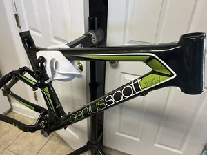 26'' Scott Genius 30 M/L Frame For Parts Front Triangle Is Good No Cracks - Picture 1 of 11