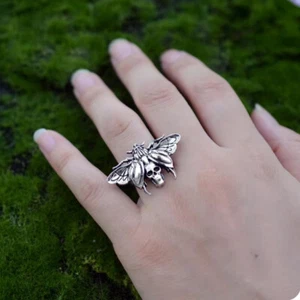 Anillo Calavera Polilla de la Muerte Metal Emo Gótico Jardín Punk Tamaño Ajustable - Imagen 1 de 4