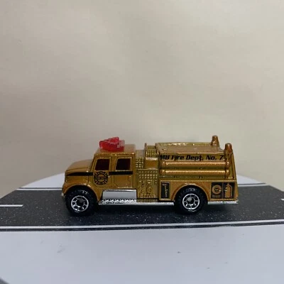 2000 Matchbox Fire Fighters #30 International Fire Pumper Truck Gold/Black 1:100 - Image 1 of 4
