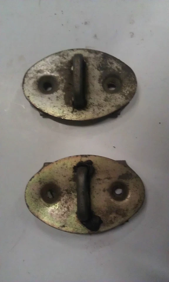 Classic Mini door catches striker plate 1970- 1999 - Image 1 of 1