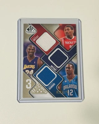 09-10 SP GAME USED - 3 STAR SWATCHES - BRYANT/ARTEST/HOWARD - /125🔥🔥 - Image 1 of 2