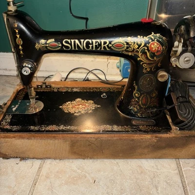 MÁQUINA DE COSER ANTIGUA CANTANTE MODELO 66 'OJO ROJO', FUNCIONA CON ESTUCHE Foto 1 de 4