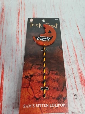 Trick 'r Treat Sam's Bitten Lollipop utilería firmada por Quinn Lord con certificado de autenticidad JSA Foto 1 de 4