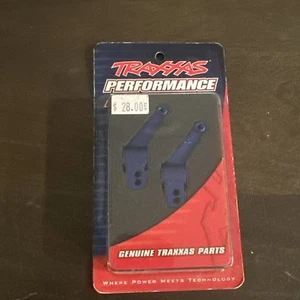 Traxxas Slash 4X4 Blue Aluminum Rear Stub Axle Housing w/ Bearings Tra1952X New - Picture 1 of 10
