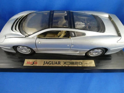 MAISTO JAGUAR XD220 / 1992 ( voiture de presentation  vitrine de magasin ) - Photo 1/4