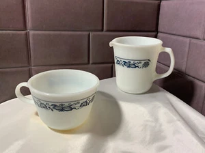 VINTAGE PYREX OPALWARE OLD TOWN BLUE ONION SAHNEKÄNNCHEN & Kaffee-/Teetasse 1972-1982 - Bild 1 von 7