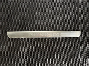 2014 - 2019 MERCEDES CLA250 W117 FRONT RIGHT DOOR SILL PLATE OEM A2466800135 - Picture 1 of 3