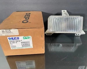 NOS Depo Driver Side Replacement Turn Signal/Parking Light Blazer Jimmy 1983-88 - Foto 1 di 10