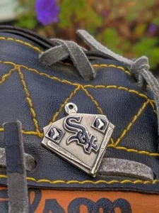 ciondolo in peltro White Sox in pensione - Foto 1 di 3