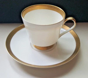 Mikasa #106 PEMBROKE weiß mit Goldrand Tasse & Untertasse in Top Zustand - Bild 1 von 7