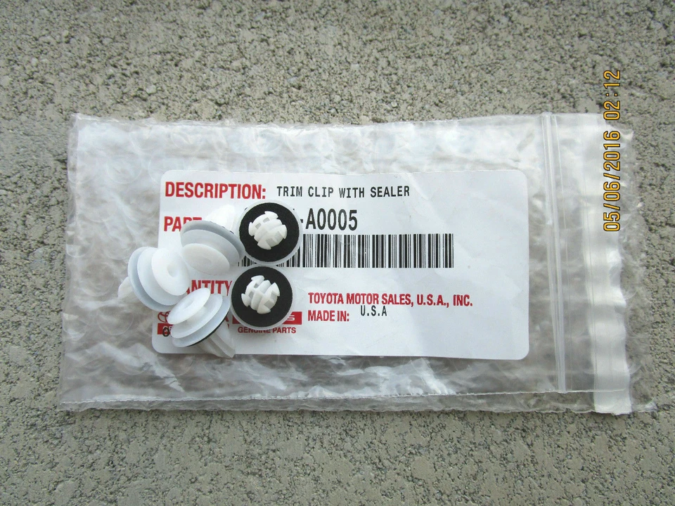 00 - 06 TOYOTA MR2 SPYDER INTERIOR DOOR PANEL TRIM RETAINER CLIP QTY = 5 NEW - Image 1 of 1