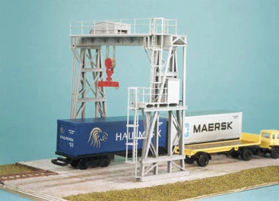 Ratio 546 - Overhead Traversing Crane 1/76th Scale = '00' Gauge Plastic Kit T48 - Image 1 of 3