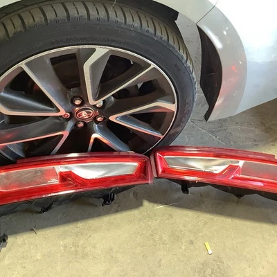 Par de luces traseras Chevrolet Camaro LS LT RS SS ZL1 2016-2018 Foto 1 de 3