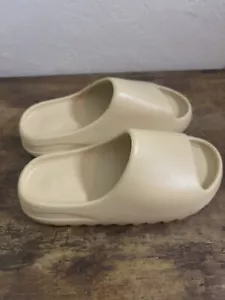 Men’s Size 12 Adidas Yeezy Desert Sand Slide - Picture 1 of 7