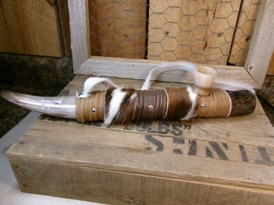 Piel de vaca ~ pipa de paz decorativa de cuerno pulido Foto 1 de 4