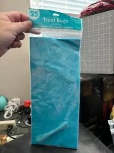 Amscan Light Blue 25ct. Plastic Party Treat Bags With Twist Ties 5"x11.5"x3" - Picture 1 of 2