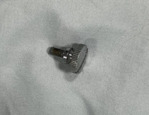 Máquina de Coser Brother Modelo VX-1010 - Tornillo Pulgar Pie Repuesto - X53667051 - Imagen 1 de 4