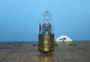 Radio Tubes WD-12 RCA Radiotron Base Ottone Spilla Corto per Collezione Nessun Test - Foto 1 di 3