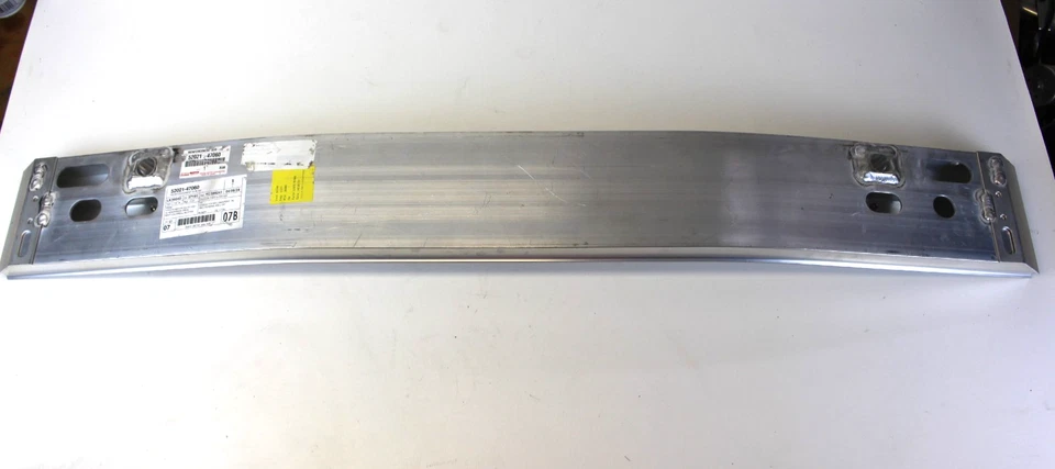 Barra de Impacto Delantera Prius V Original Toyota 52021-47060 ¡NUEVA! Foto 1 de 4