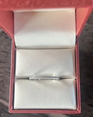 Anillo de media eternidad de boda circonita cúbica de plata esterlina BERRICLE, talla 7 Foto 1 de 3