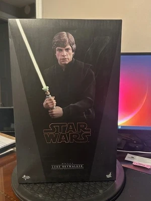 Hot Toys Luke Skywalker MMS429 - Image 1 of 4