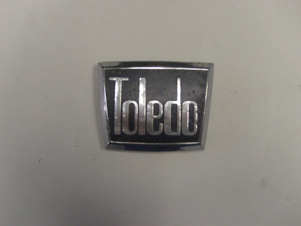 Triumph Toledo 1970 emblema frontal insignia escritura adorno vintage cromo metal raro  Foto 1 de 1