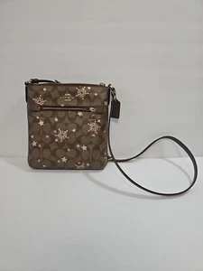 Coach Mini Rowan Aktentasche aus charakteristischem Canvas mit Stern & Schneeflocke Kahki - Bild 1 von 6