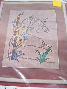 CreweL Kit Vines Entwined Flowers Berries Barbed Wire Vintage Creative Stitchery - Picture 1 of 4