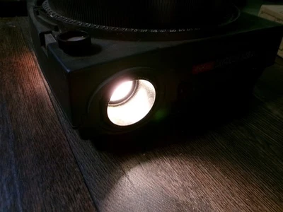 VTG Kodak Carousel 600 Slide Projector Tested Powers On Bulb Works w/ Extra Tray - Image 1 of 4