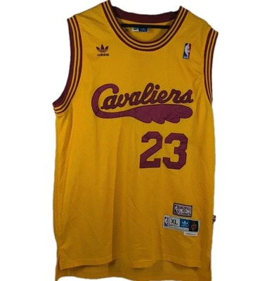 Camiseta Adidas Hardwood Classics Lebron James Cleveland Cavaliers Talla XL Amarilla Foto 1 de 4